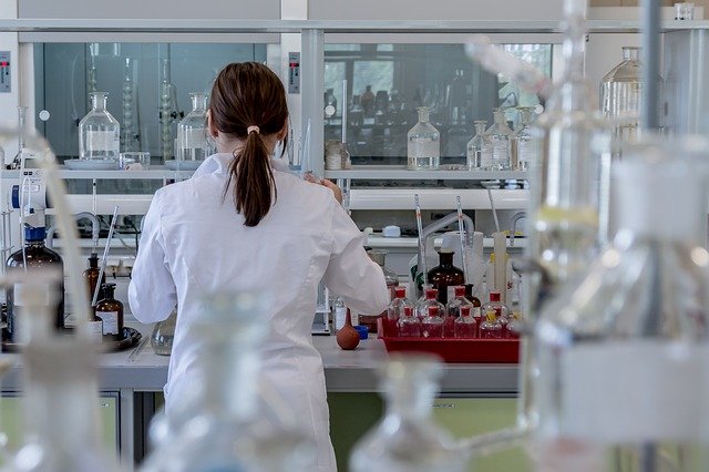 Scientist analyses samples in a lab